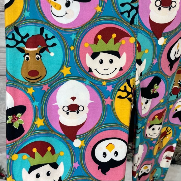 Roaman’s 1X (22/24) Keyhole top with plus size Christmas leggings - Picture 9 of 12